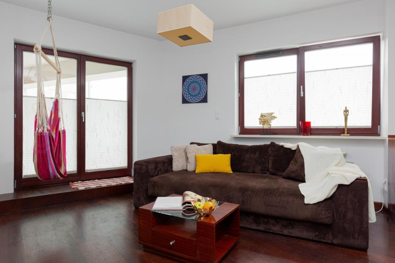Spacious Suite With A Hammock And Terrace By Renters Prestige วอร์ซอ ภายนอก รูปภาพ