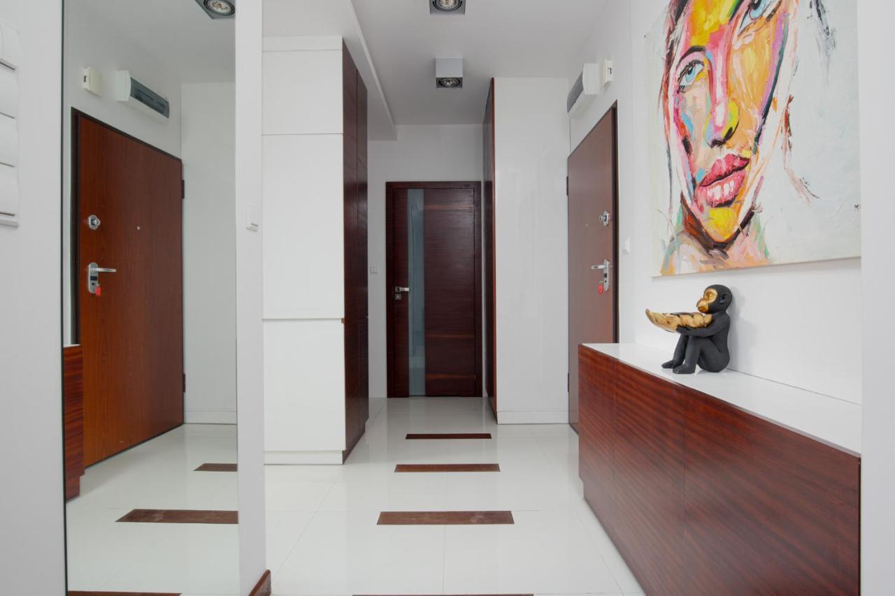 Spacious Suite With A Hammock And Terrace By Renters Prestige วอร์ซอ ภายนอก รูปภาพ
